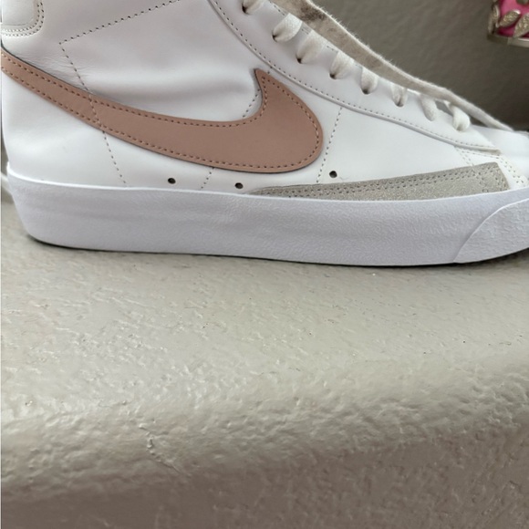 Women’s Nike Blazer MD 77 Vintage High Too Sneakers - Picture 7 of 15
